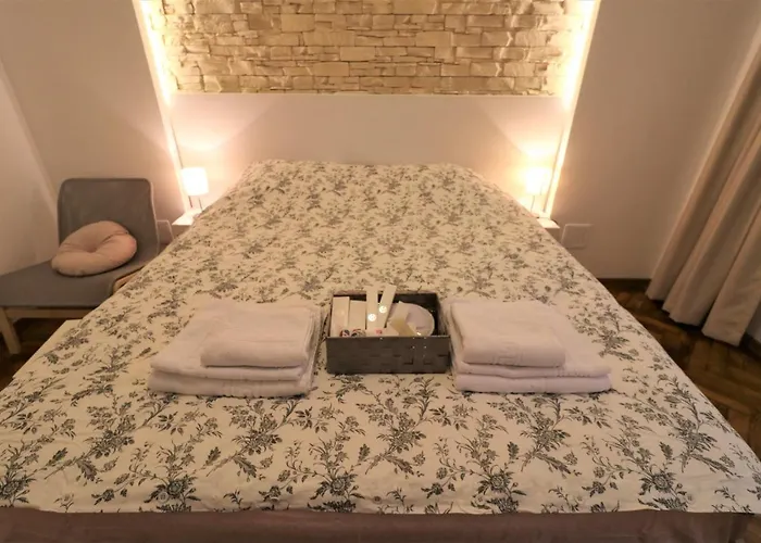 Cozy Old Town Apartment - Free Minibar