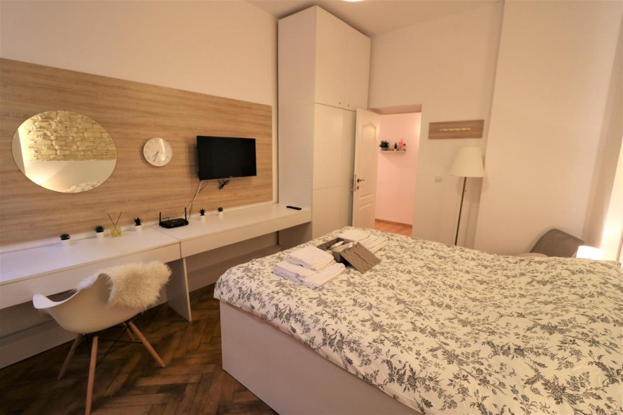Cozy Old Town - Free Minibar *